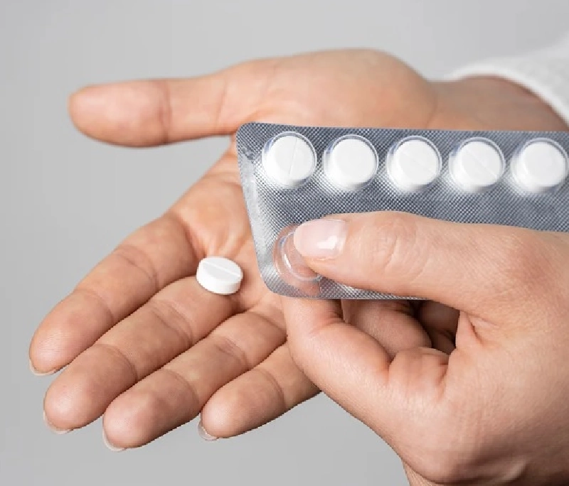 Bạn có thể dùng thuốc giảm đau sau khi bọc răng sứ